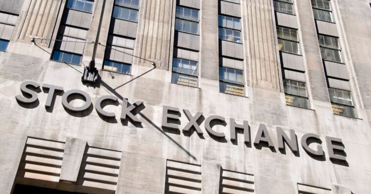 blackstone-stock-nosedives-after-trump-announces-plan-to-ban-major-investors-from-buying-up-single-family-homes