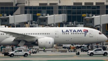 passengers-shocked-to-find-all-8-touchdown-tires-on-their-jet-were-shredded-during-terrifying-landing