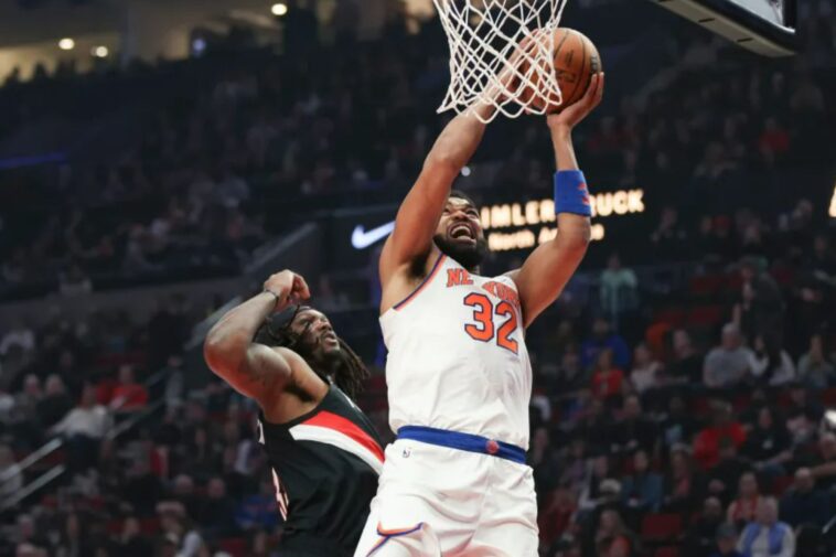 mike-brown-opting-for-knicks’-hot-hands-kept-karl-anthony-towns-on-bench-to-close-game