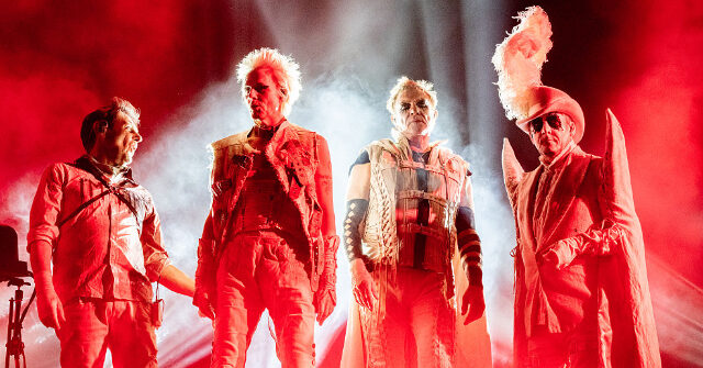 watch:-duran-duran-pays-tribute-to-anti-ice-activist-renee-good-shot-after-attacking-ice-officer