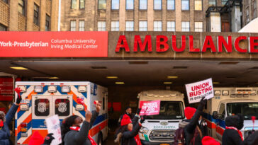 report:-15,000-nurses-go-on-strike-at-nyc-hospitals-demanding-better-pay,-staffing