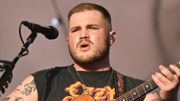 country-singer-zach-bryan-releases-full-anti-ice-song-about-‘the-fading-of-the-red,-white,-and-blue’