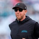 jaguars-head-coach-liam-coen-bizarrely-praised-by-reporter-after-playoff-loss