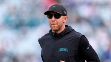 jaguars-head-coach-liam-coen-bizarrely-praised-by-reporter-after-playoff-loss