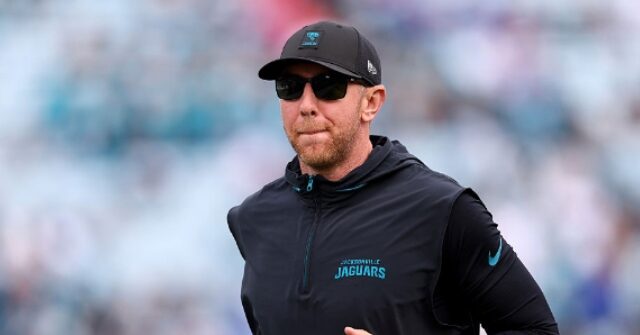 jaguars-head-coach-liam-coen-bizarrely-praised-by-reporter-after-playoff-loss