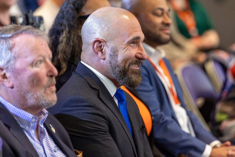 florida-lt.-gov-jay-collins,-decorated-green-beret,-enters-race-for-governor