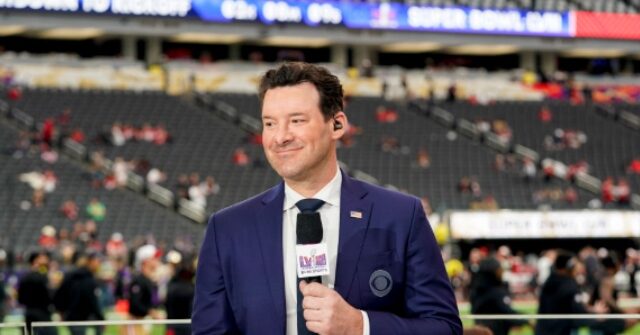 fans-blast-tony-romo’s-‘weird’-and-‘sloppy’-performance-during-bills-jags-playoff-game