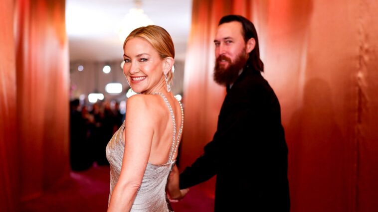kate-hudson-gives-blunt-bedroom-advice-for-couples-struggling-to-reconnect-in-relationships