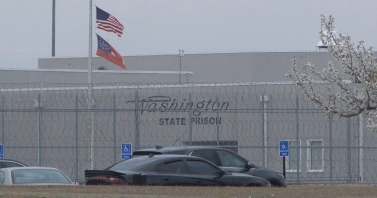 ‘disturbance’-at-georgia-prison-leaves-3-inmates-dead,-a-dozen-more-injured