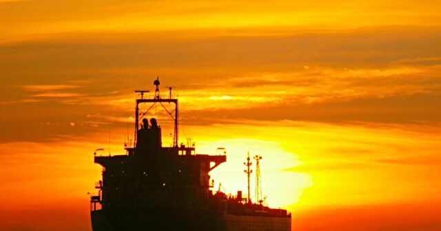 trump-effect:-supertankers-sailing-to-pick-up-venezuelan-oil-for-china-turning-back