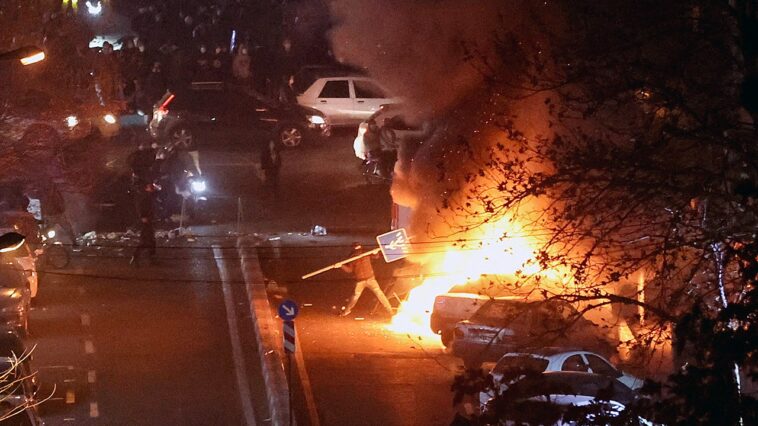 ‘leave-iran-now’:-us-embassy-posts-warning-to-americans-still-in-the-country