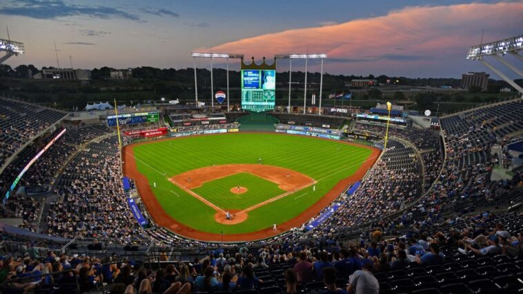 sources:-royals-to-move-in-fences-at-kauffman