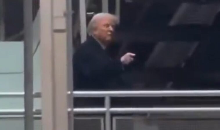 trump-flips-off-heckler-who-shouts-pedo-slur-during-visit-to-ford-plant-in-michigan-–-white-house-defends-trump!-(video)