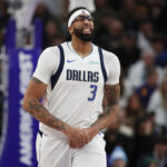anthony-davis-might-not-need-surgery-after-all-in-mavericks-injury-twist