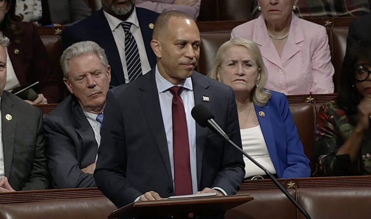 democrats-are-being-warned-not-to-say-‘abolish-ice’-because-it’s-a-losing-political-message