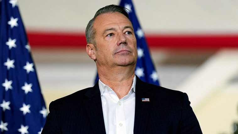 ice-head-says-agents-facing-‘constant-impediments’-after-migrant-seen-ramming-cars-while-trying-to-flee