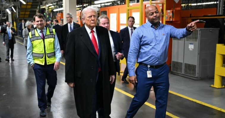white-house-defends-trump-flipping-the-bird-at-ford-plant-heckler:-‘appropriate-and-unambiguous-response’