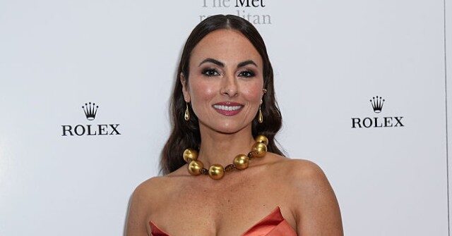 metropolitan-opera’s-‘carmen’-goes-viral-for-turning-villain-into-ice-agent-harassing-‘tatted-up-onlyfans-girl’