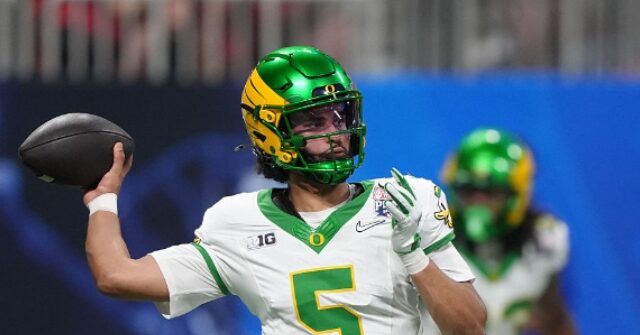 dante-moore-will-return-to-oregon-in-2026,-shaking-up-nfl-draft-boards