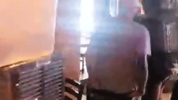 angry-mob-caught-on-camera-hurling-profanity,-demands-federal-agents-leave-minnesota-mexican-restaurant