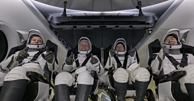video-—-‘welcome-home’:-nasa’s-first-ever-medical-evacuation-returns-four-astronauts-to-earth