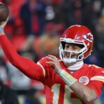 mahomes-on-knee:-i-want-to-be-ready-for-week-1
