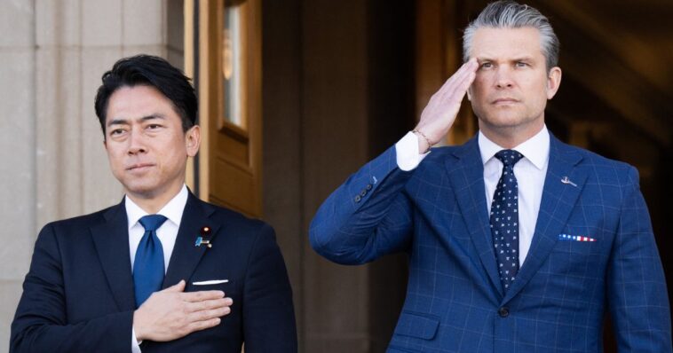 watch:-hegseth-exhausts-japan’s-defense-minister-with-intense-workout-–-us-medical-personnel-to-the-rescue