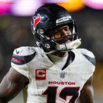 texans-lose-star-receiver-for-crucial-playoff-showdown-vs-patriots-due-to-a-concussion