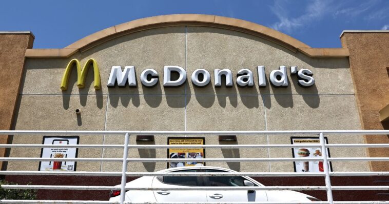elderly-man-sues-mcdonald’s,-says-staff-failed-to-act-before-wife-was-killed-by-vagrant-in-unprovoked-drive-thru-attack