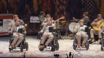 spanish-carnival-group-dress-like-stephen-hawking,-zip-around-in-wheelchairs-in-bizarre-performance-to-raise-als-awareness