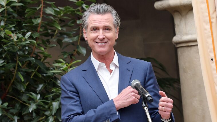 white-house-torches-newsom-as-‘inauthentic-slimeball’-after-california-governor-walks-back-ice-rhetoric