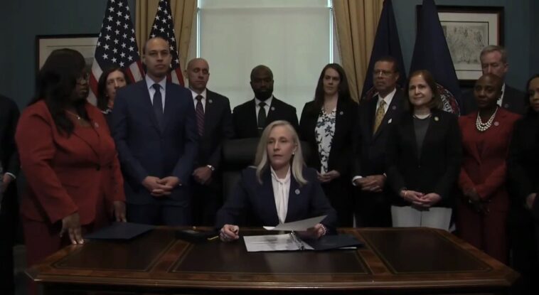 watch:-virginia-governor-abigail-spanberger-immediately-repeals-youngkin-order-requiring-local-law-enforcement-to-comply-with-ice-after-swearing-in-ceremony