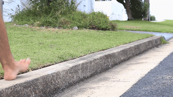 barefoot-walker’s-extreme-travel-challenge-sparks-expert’s-warning-to-potential-copycats