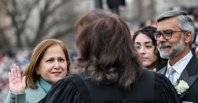 ghazala-hashmi-takes-oath-on-quran-to-be-sworn-in-as-virginia-lt-gov.