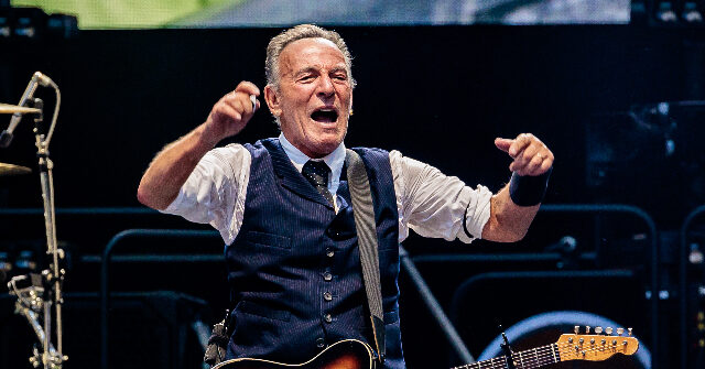 bruce-springsteen-dedicates-‘promised-land’-to-anti-ice-extremist-renee-good,-tells-‘gestapo’-ice-‘get-the-f**k-out-of-minneapolis’