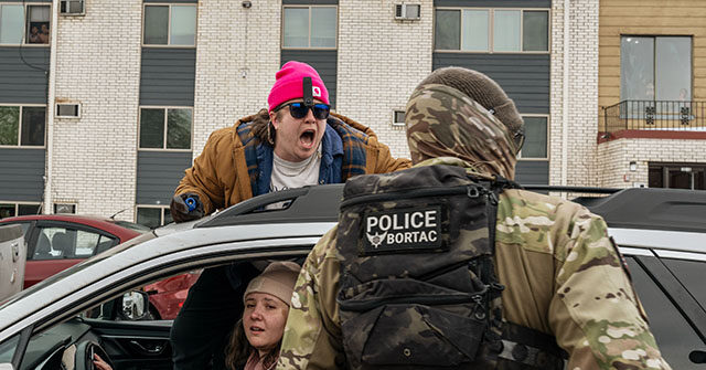 us.-official:-1,500-troops-may-soon-deploy-to-democrat-run-minnesota