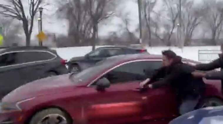 watch:-somali-woman-robs-nick-sortor-in-minneapolis-then-drives-off,-draging-him-down-the-street-before-leftists-surround-and-threaten-him-–-fbi-responds!