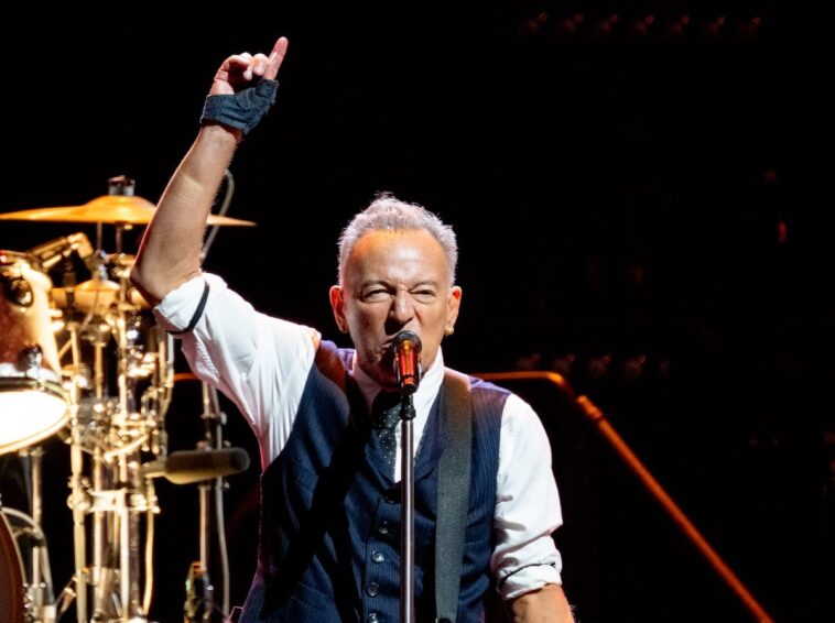 bruce-springsteen-fans-the-flames,-smears-ice-as-‘gestapo’
