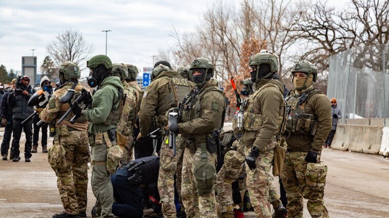 minneapolis-software-engineers-mistaken-for-ice-agents-harassed,-insulted-by-left-wing-agitators-at-deli