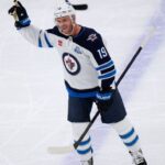 toews-gets-rousing-ovation-in-return-to-chicago