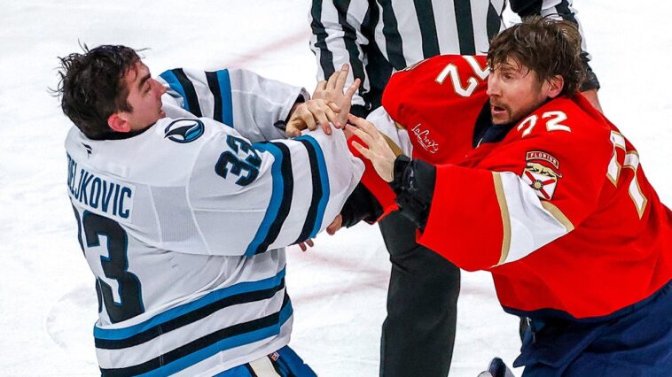 nhl-goaltenders-get-into-rare-fight-during-sharks’-win-over-panthers