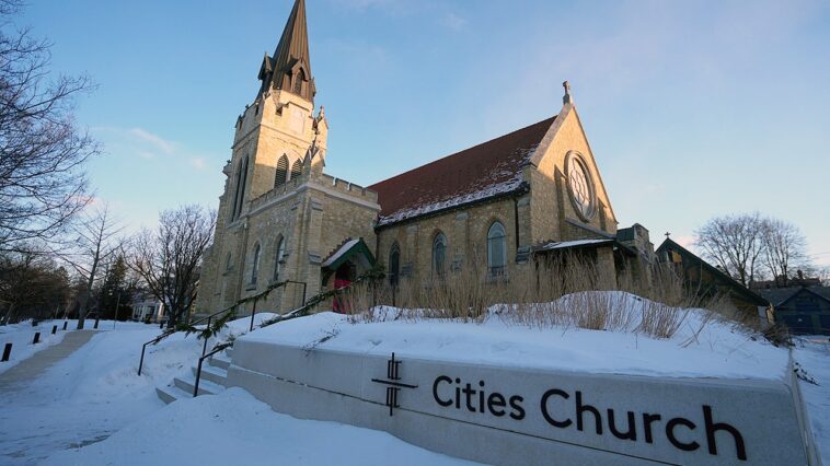 minneapolis-pastor-calls-on-faithful-to-be-‘light-in-the-dark’-after-anti-ice-agitators-storm-church