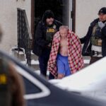 ice-detains-us-citizen-in-his-underwear-during-‘targeted-operation’-searching-for-sex-offenders-in-minnesota