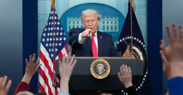 amid-greenland-pushback,-trump-tells-starmer-and-macron-to-fix-their-own-countries-first