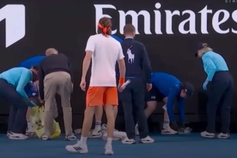 australian-open-match-paused-as-ball-girl-vomits-on-court-amid-‘tough-conditions’