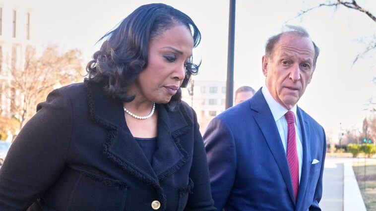 supreme-court-appears-ready-to-keep-lisa-cook-on-federal-reserve-board-despite-trump-efforts-to-fire-her