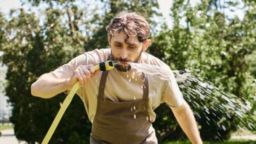blind-taste-test-finds-9-out-of-10-men-prefer-taste-of-water-from-garden-hose