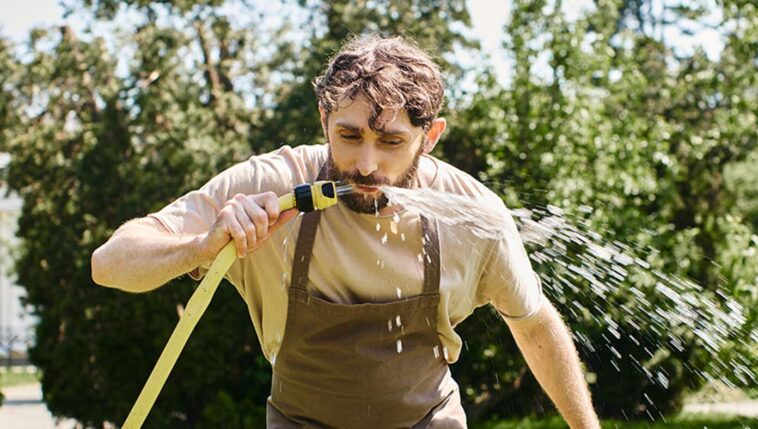 blind-taste-test-finds-9-out-of-10-men-prefer-taste-of-water-from-garden-hose