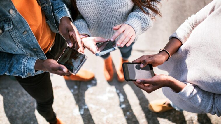 cellphone-health-risks-are-focus-of-new-government-study:-‘very-concerned’