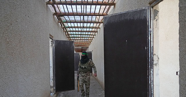 us.-officials-estimate-200-islamic-state-fighters-escaped-from-syrian-prison